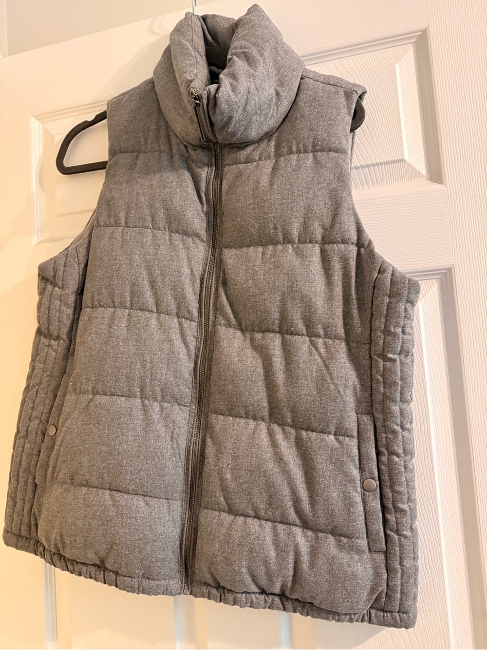 Women Puffer Vest - Gray Sleeveless Jacket